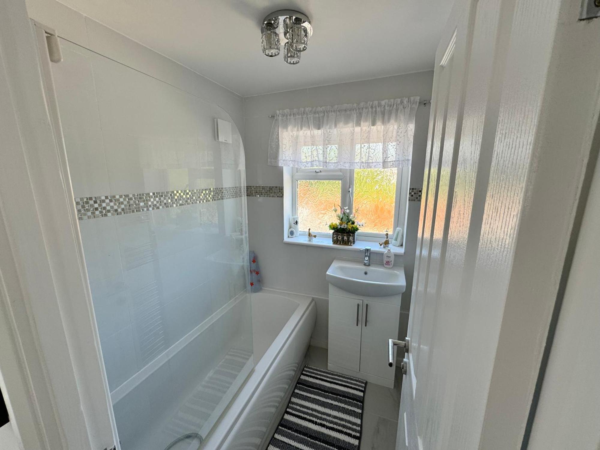 Villa Modern 3-Bed Hideaway Near Westgate With Parking Canterbury Esterno foto