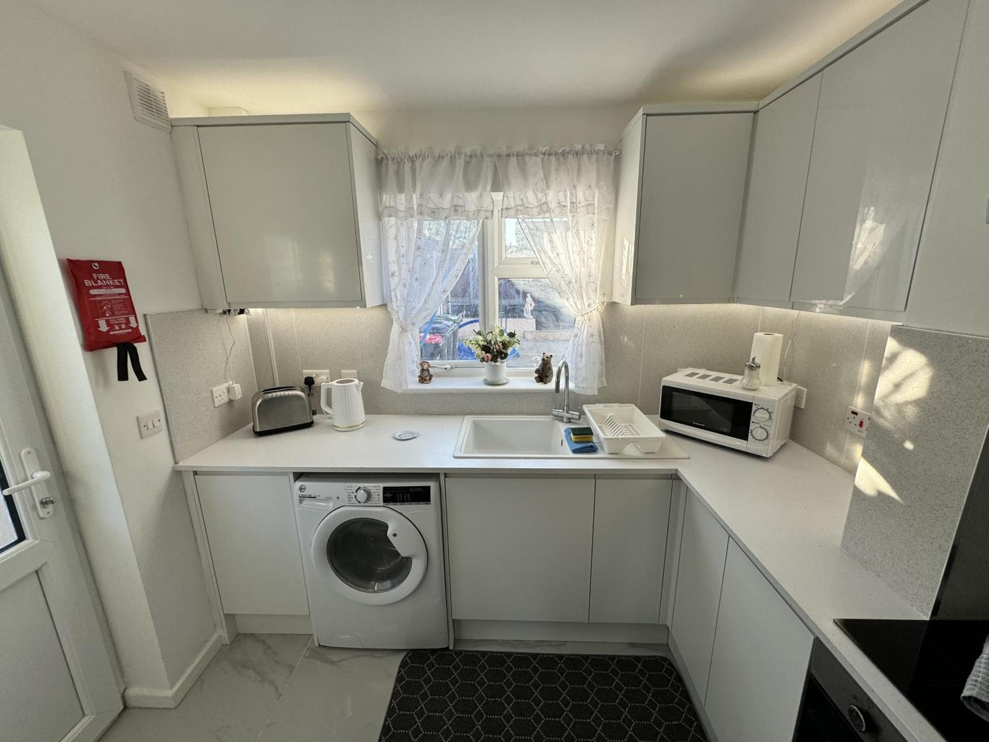 Villa Modern 3-Bed Hideaway Near Westgate With Parking Canterbury Esterno foto